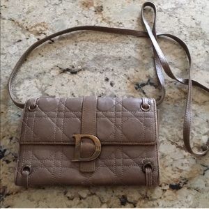 Dior wallet with a strap 💯 authentic